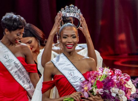 Robertson’s Reportings: Miss South Africa Controversy, Gang Fights in Ecuador